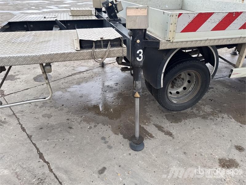 Renault MT202 20 m on Renault Maxity 120 DXi 4x2 Camion Na Autoplošiny