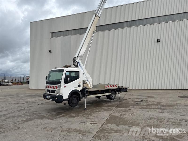 Renault MT202 20 m on Renault Maxity 120 DXi 4x2 Camion Na Autoplošiny
