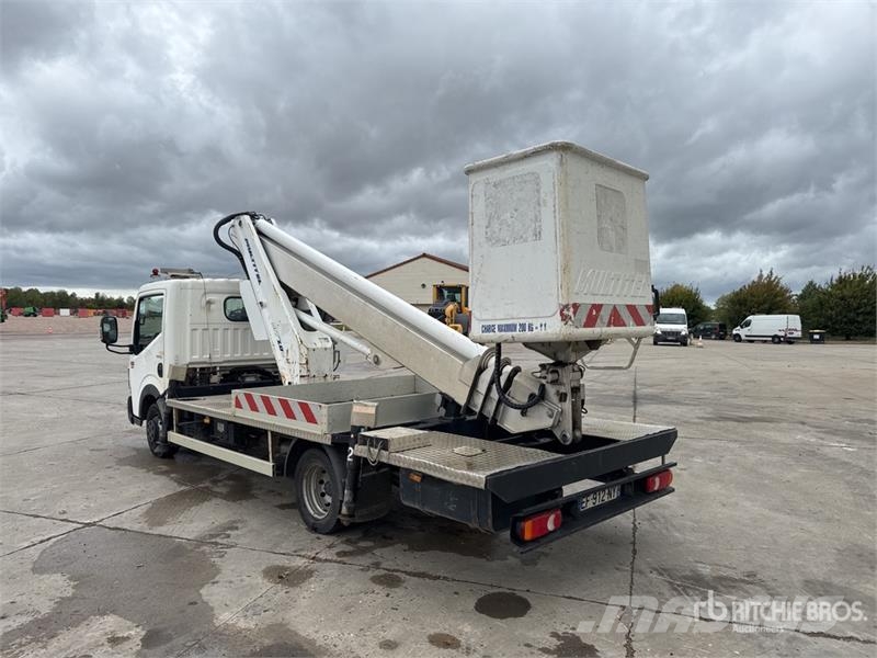 Renault MT202 20 m on Renault Maxity 120 DXi 4x2 Camion Na Autoplošiny