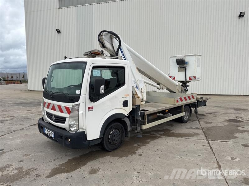 Renault MT202 20 m on Renault Maxity 120 DXi 4x2 Camion Na Autoplošiny