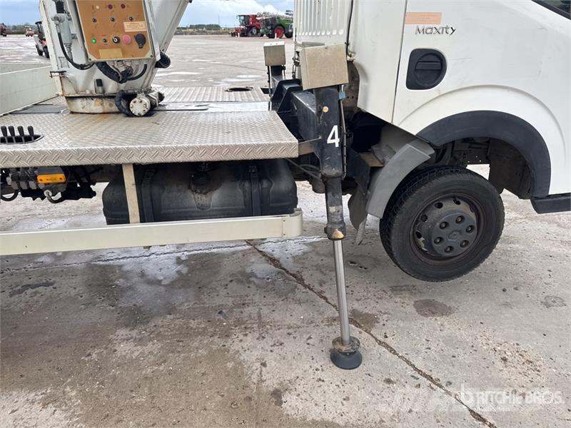Renault MT202 20 m on Renault Maxity 120 DXi 4x2 Camion Na Autoplošiny