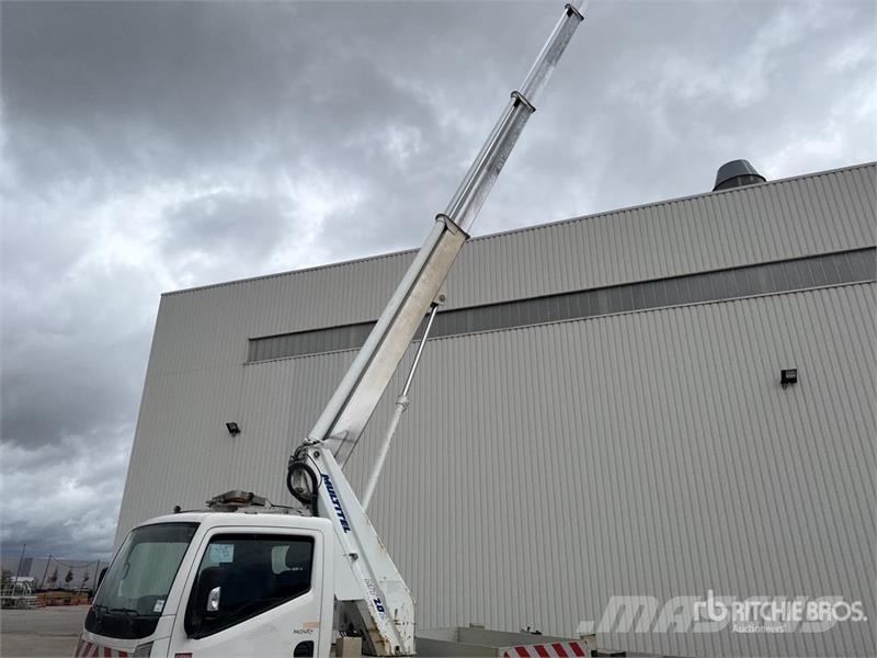 Renault MT202 20 m on Renault Maxity 120 DXi 4x2 Camion Na Autoplošiny