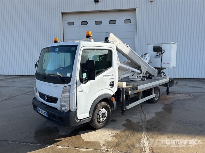 Renault MX 200 DS 20 m on Renault Maxity 120 DXi 4x2 Camio Camion nacelle