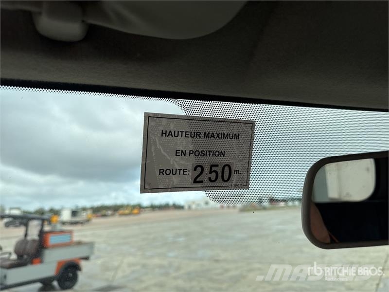 Renault MX 200 DS 20 m on Renault Maxity 120 DXi 4x2 Camio Camion nacelle