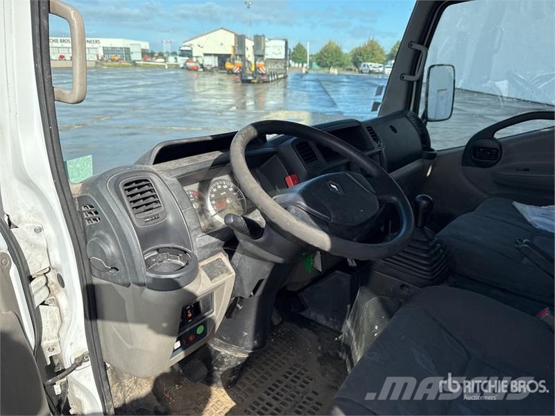 Renault MX 200 DS 20 m on Renault Maxity 120 DXi 4x2 Camio Camion nacelle