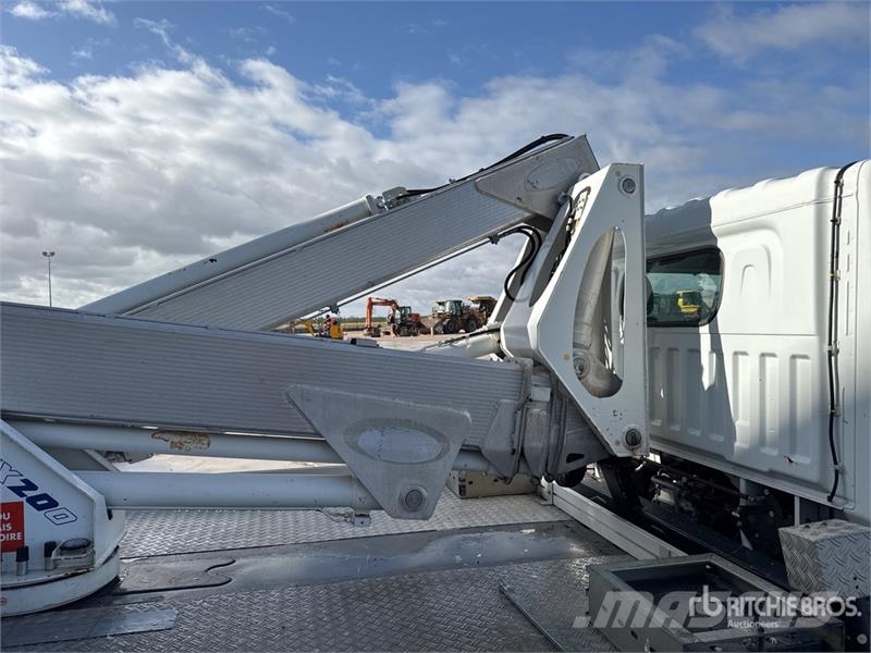Renault MX 200 DS 20 m on Renault Maxity 120 DXi 4x2 Camio Camion nacelle