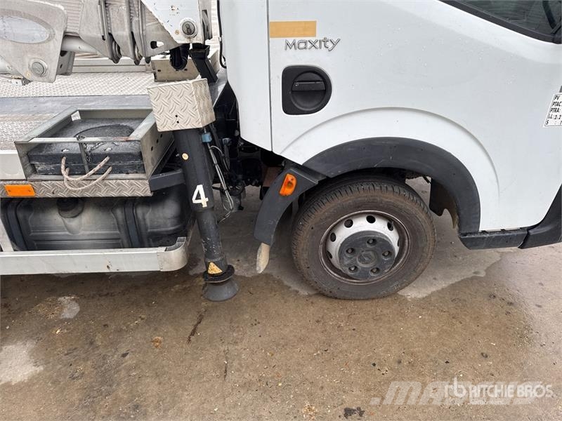 Renault MX 200 DS 20 m on Renault Maxity 120 DXi 4x2 Camio Camion nacelle