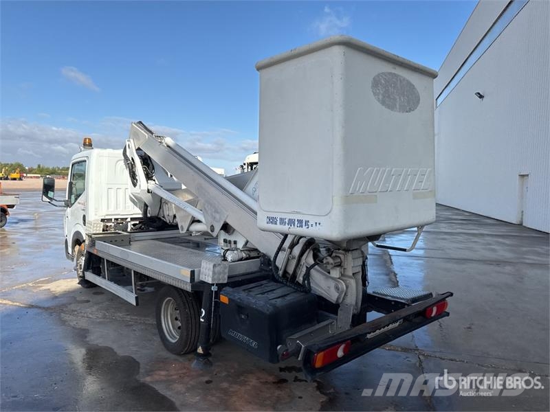 Renault MX 200 DS 20 m on Renault Maxity 120 DXi 4x2 Camio Camion nacelle