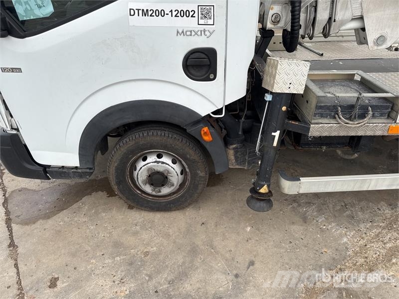 Renault MX 200 DS 20 m on Renault Maxity 120 DXi 4x2 Camio Camion nacelle