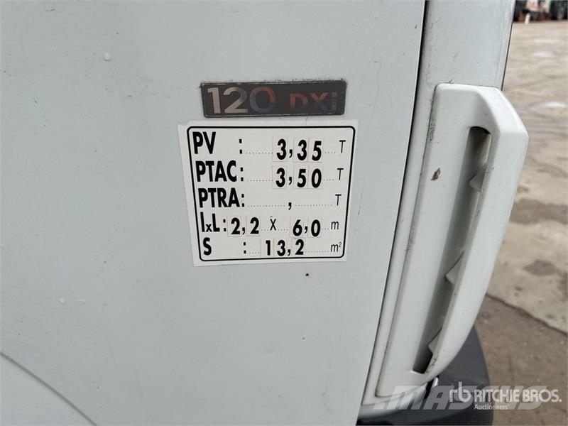Renault MX 200 DS 20 m on Renault Maxity 120 DXi 4x2 Camio Camion nacelle