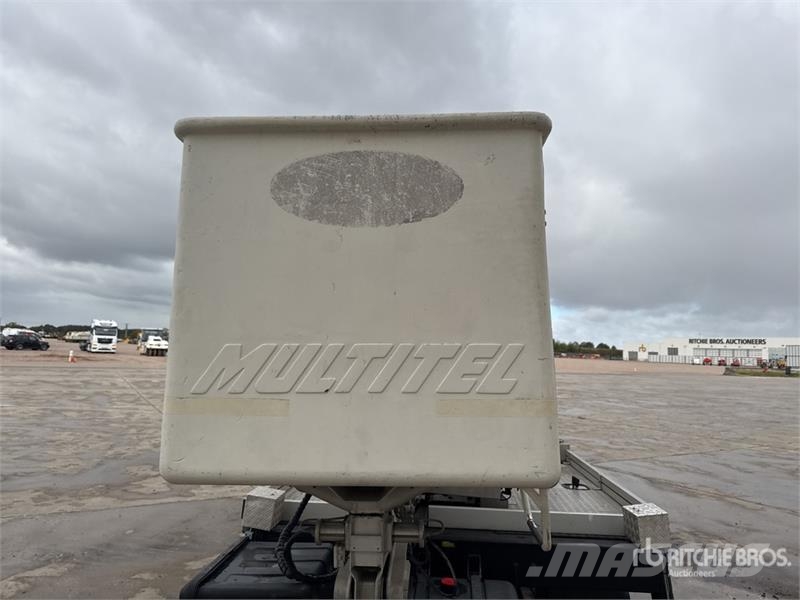 Renault MX 200 DS 20 m on Renault Maxity 120 DXi 4x2 Camio Camion nacelle