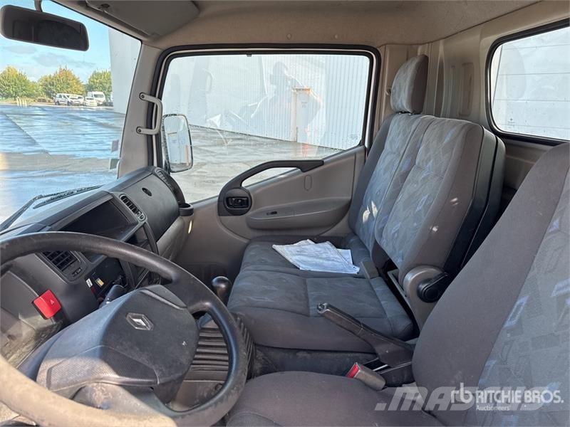 Renault MX 200 DS 20 m on Renault Maxity 120 DXi 4x2 Camio Camion nacelle