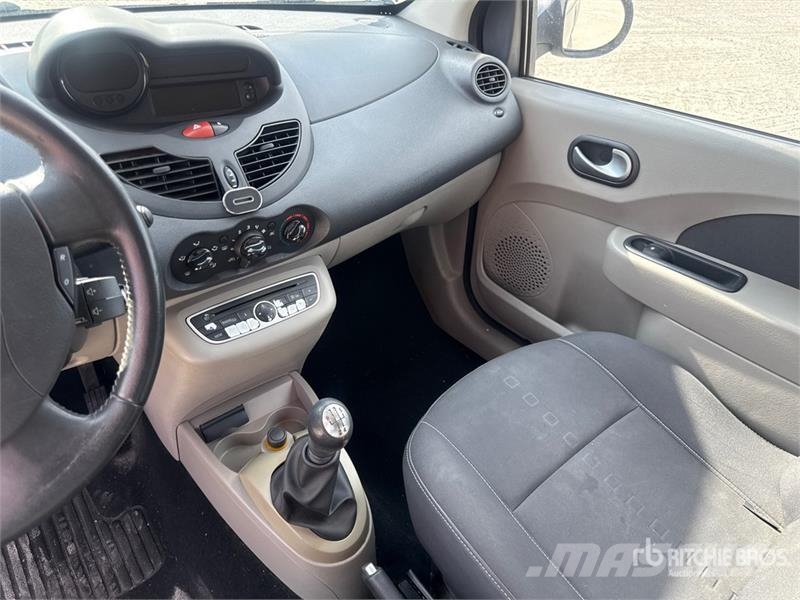 Renault New Twingo Automobile (Inoperable) Automašīnas
