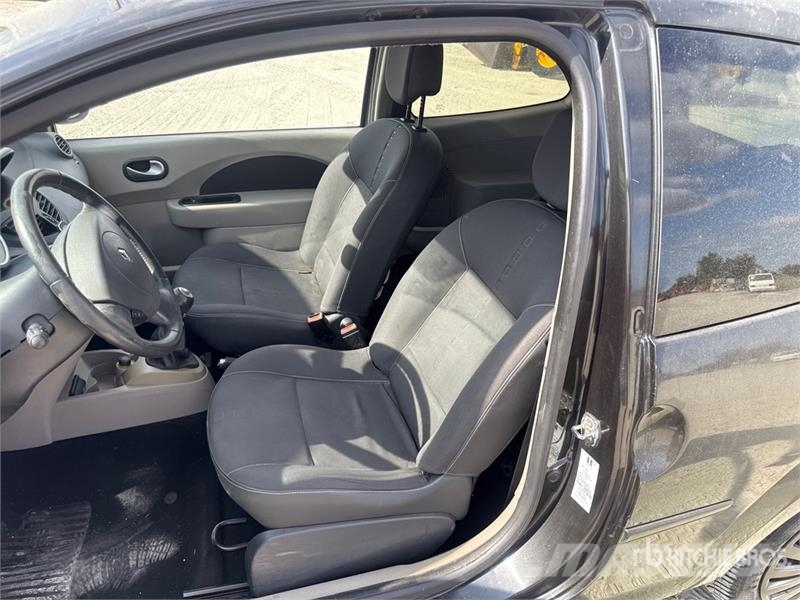 Renault New Twingo Automobile (Inoperable) Automašīnas