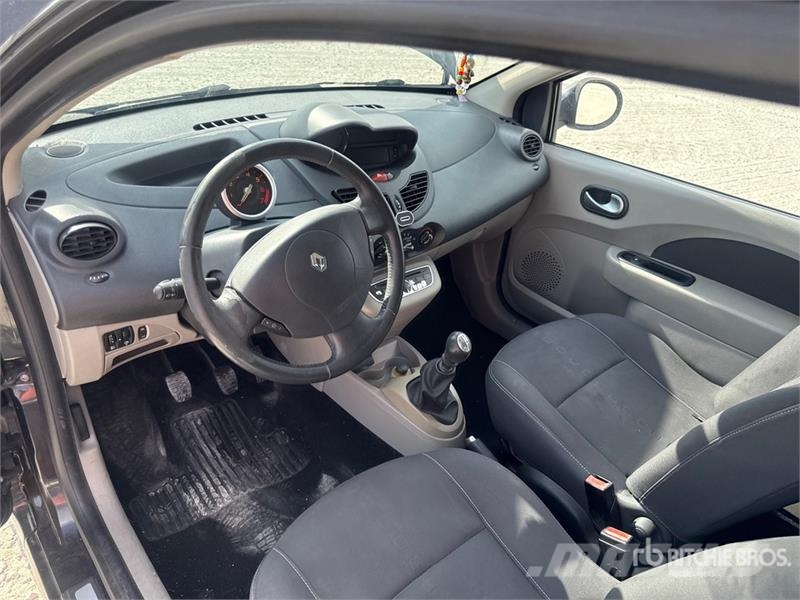Renault New Twingo Automobile (Inoperable) Automašīnas