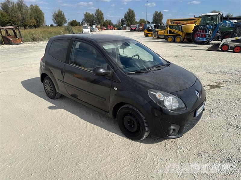 Renault New Twingo Automobile (Inoperable) Automašīnas