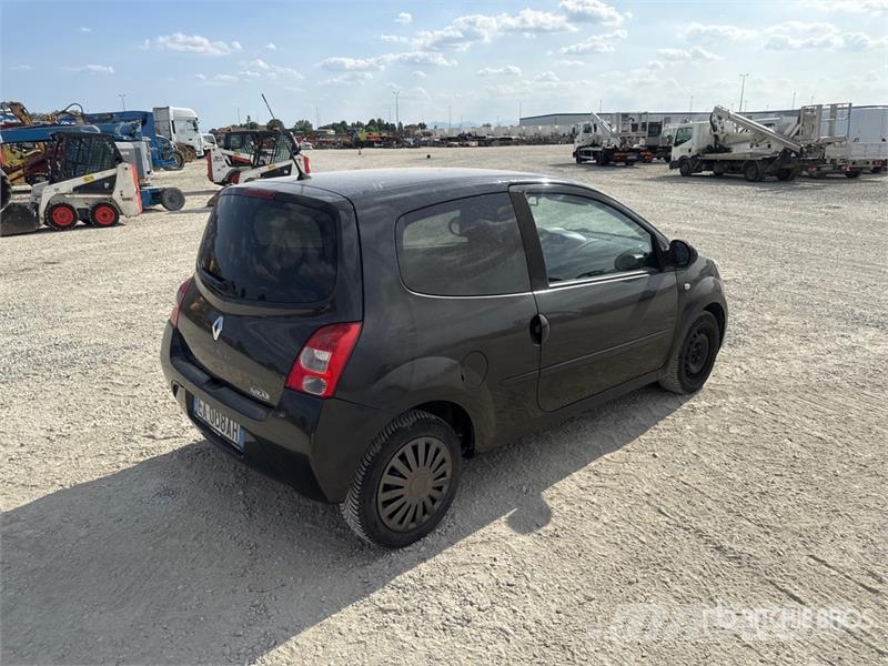 Renault New Twingo Automobile (Inoperable) Automašīnas