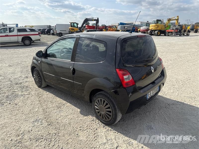 Renault New Twingo Automobile (Inoperable) Automašīnas