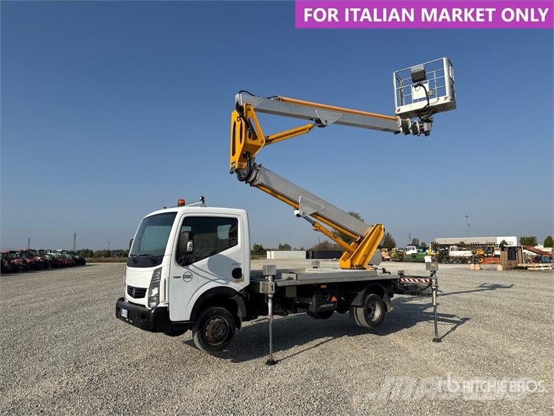Renault Pagliero MX 250 25 m on Renault Maxity 140DXi Buck Piattaforme autocarrate
