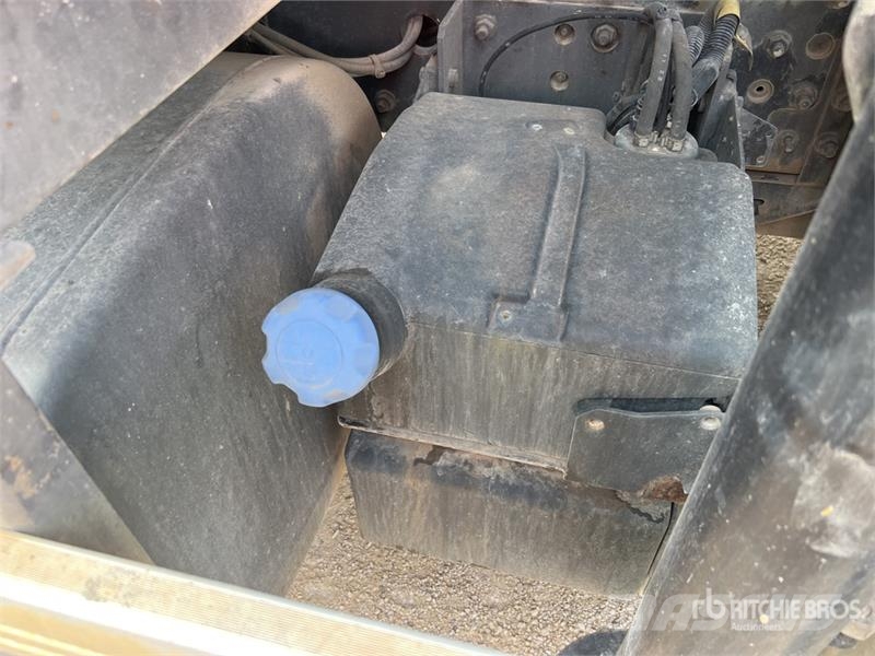 Renault PK16001-KB 3900 kg on Renault Premium Lander 380 D شاحنات الرافعات