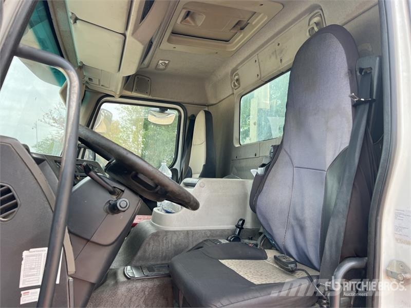 Renault PK16001-KB 3900 kg on Renault Premium Lander 380 D شاحنات الرافعات