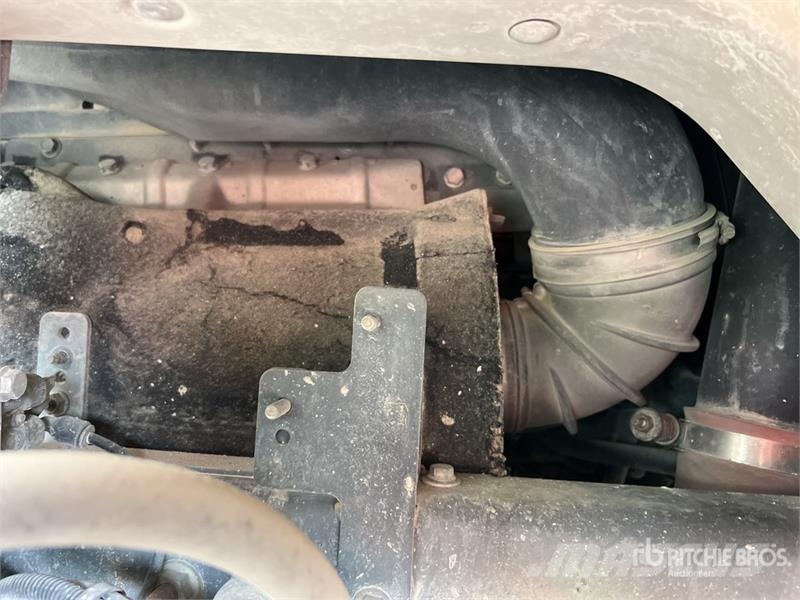 Renault PK16001-KB 3900 kg on Renault Premium Lander 380 D شاحنات الرافعات