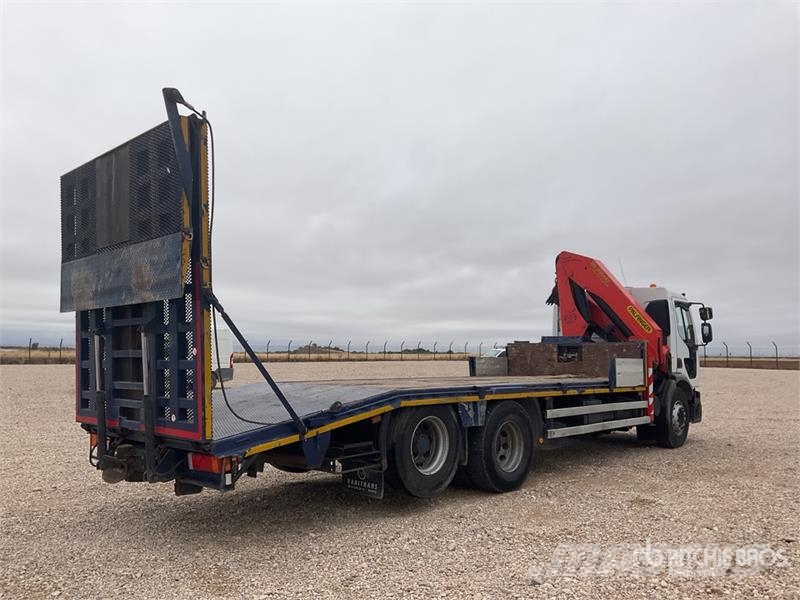 Renault PK23500 Knuckle Boom on Renault 385.26 6x2 Flatbed Kamioni sa kranom