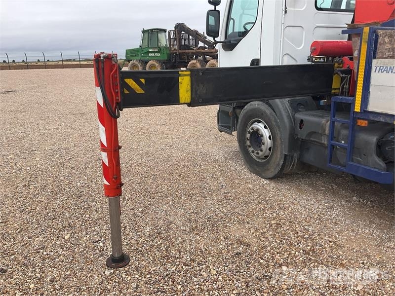 Renault PK23500 Knuckle Boom on Renault 385.26 6x2 Flatbed Kamioni sa kranom