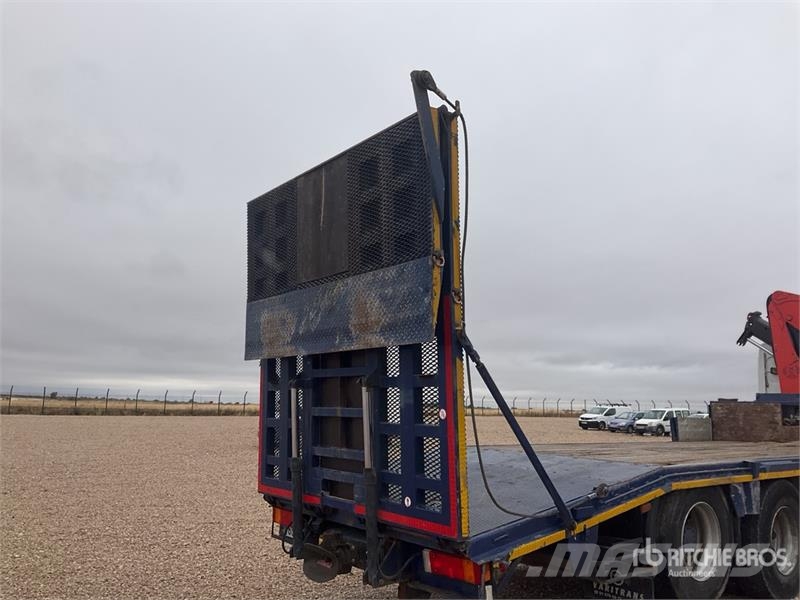 Renault PK23500 Knuckle Boom on Renault 385.26 6x2 Flatbed Kamioni sa kranom