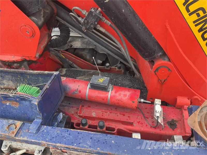 Renault PK23500 Knuckle Boom on Renault 385.26 6x2 Flatbed Kamioni sa kranom
