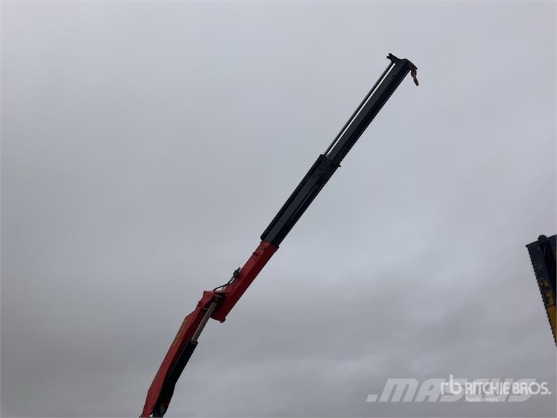 Renault PK23500 Knuckle Boom on Renault 385.26 6x2 Flatbed Kamioni sa kranom