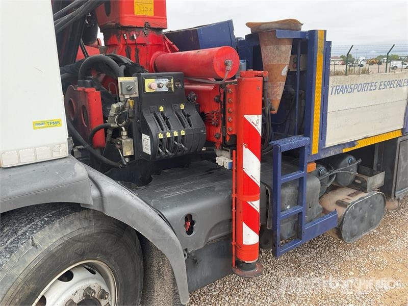 Renault PK23500 Knuckle Boom on Renault 385.26 6x2 Flatbed Kamioni sa kranom