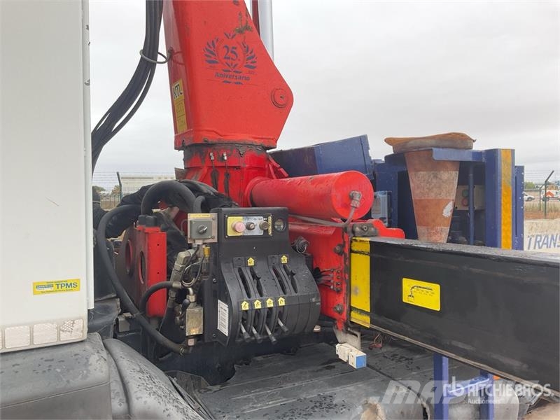 Renault PK23500 Knuckle Boom on Renault 385.26 6x2 Flatbed Kamioni sa kranom