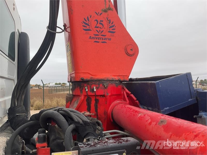 Renault PK23500 Knuckle Boom on Renault 385.26 6x2 Flatbed Kamioni sa kranom