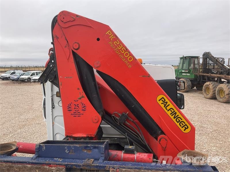 Renault PK23500 Knuckle Boom on Renault 385.26 6x2 Flatbed Kamioni sa kranom