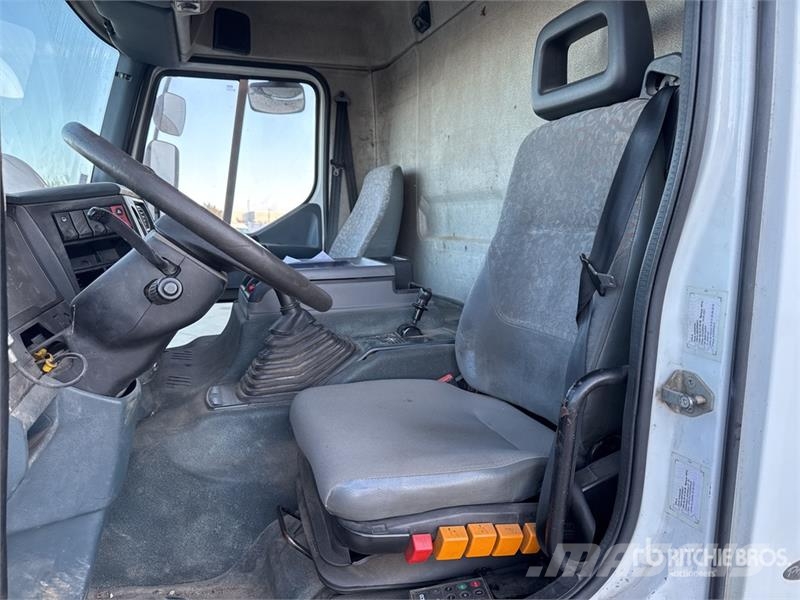 Renault Premium Camion Plateau 4x2 Flatbed Truck شاحنات مسطحة/مفصلية الجوانب