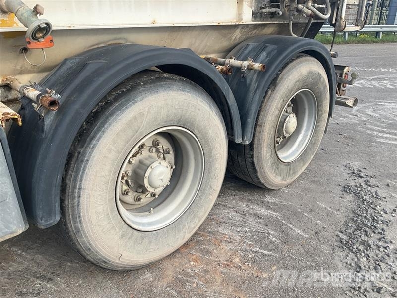 Renault Premium Lander 430.19 T3M 4x4 S/A Sleeper Truck Tr Trekkvogner