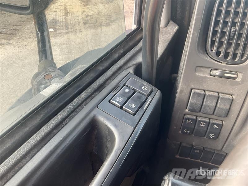 Renault Premium Lander 430.19 T3M 4x4 S/A Sleeper Truck Tr Trekkvogner