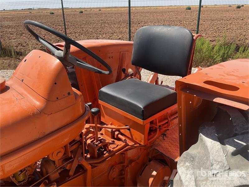 Renault Super 7E 2WD Tractor Tractoren