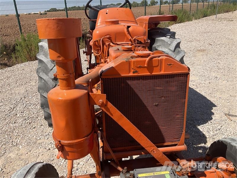 Renault Super 7E 2WD Tractor Tractoren