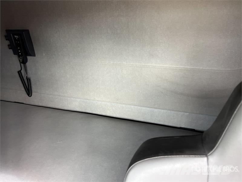 Renault T460 COMFORT 4x2 Tracteur Routier Cabine Couchette Vlačilci