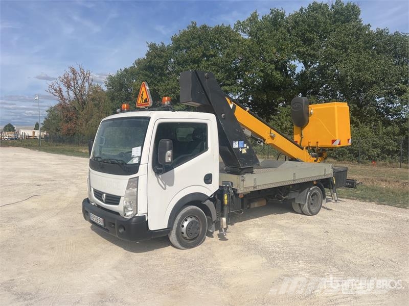 Renault TLR 16 16 m on Renault Maxity 120 DXI Camion Nacel Avtokošare