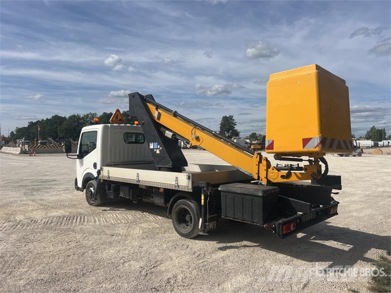 Renault TLR 16 16 m on Renault Maxity 120 DXI Camion Nacel Avtokošare