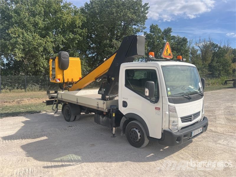 Renault TLR 16 16 m on Renault Maxity 120 DXI Camion Nacel Avtokošare