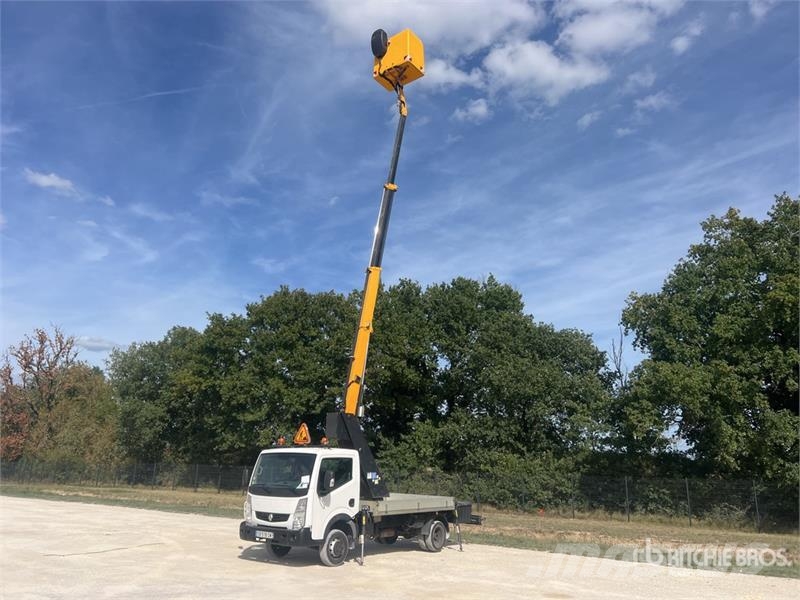Renault TLR 16 16 m on Renault Maxity 120 DXI Camion Nacel Avtokošare