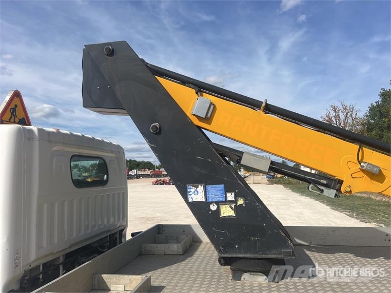 Renault TLR 16 16 m on Renault Maxity 120 DXI Camion Nacel Avtokošare