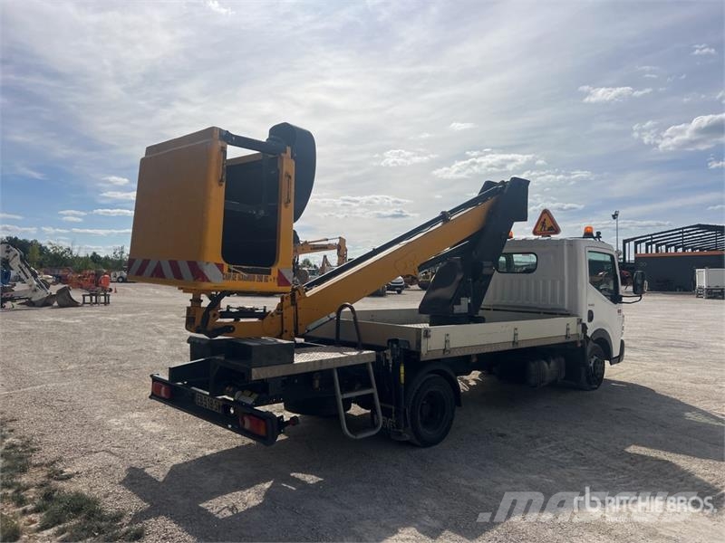 Renault TLR 16 16 m on Renault Maxity 120 DXI Camion Nacel Avtokošare