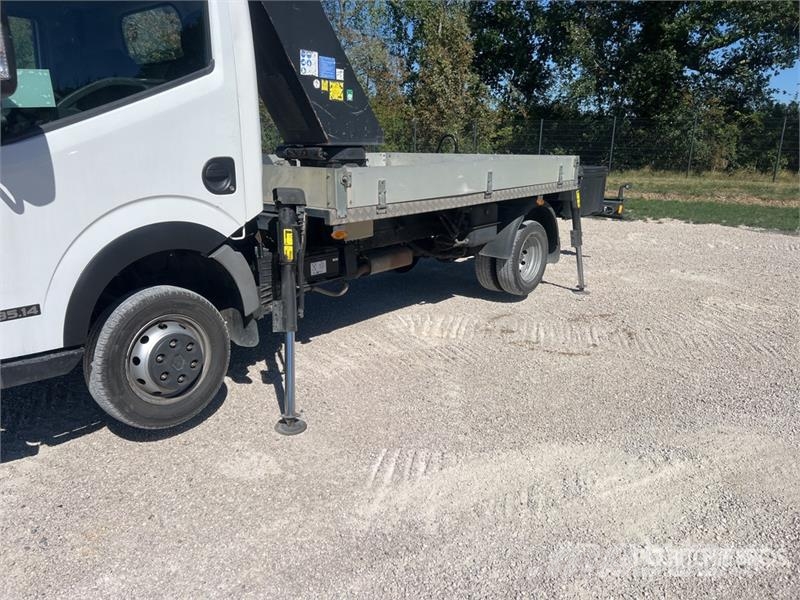 Renault TLR15 12 m on Renault Maxity 35.14 120DXI Camion N Camion nacelle