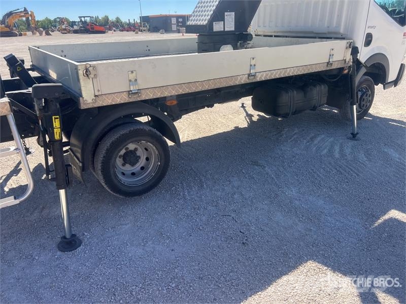 Renault TLR15 12 m on Renault Maxity 35.14 120DXI Camion N Camion nacelle