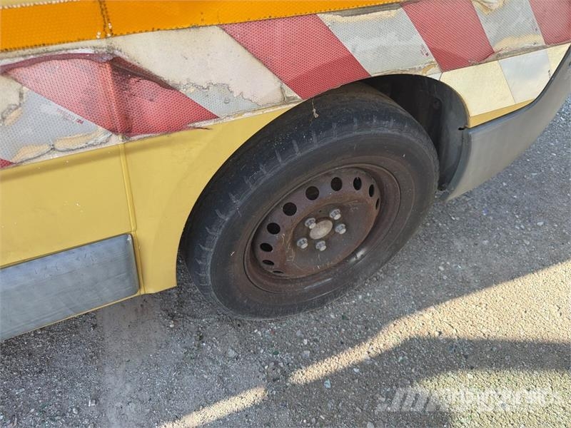 Renault Trafic شاحنة مقفلة